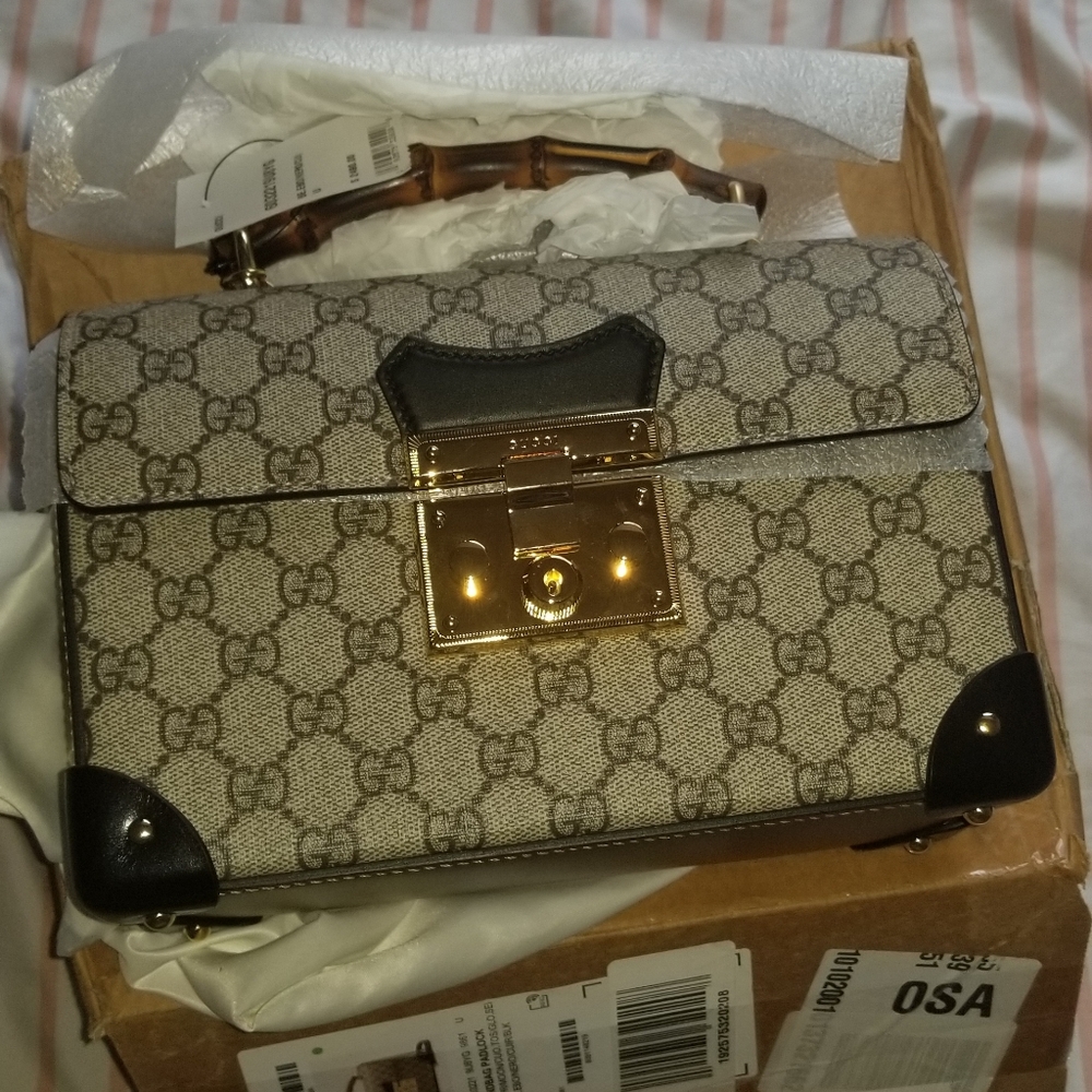Handbag - Picture 8 of 10